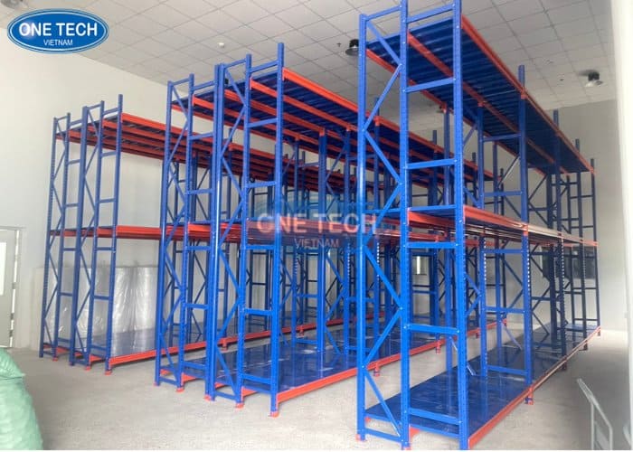 Kệ có tải trọng cao đến 700kg/ tầng